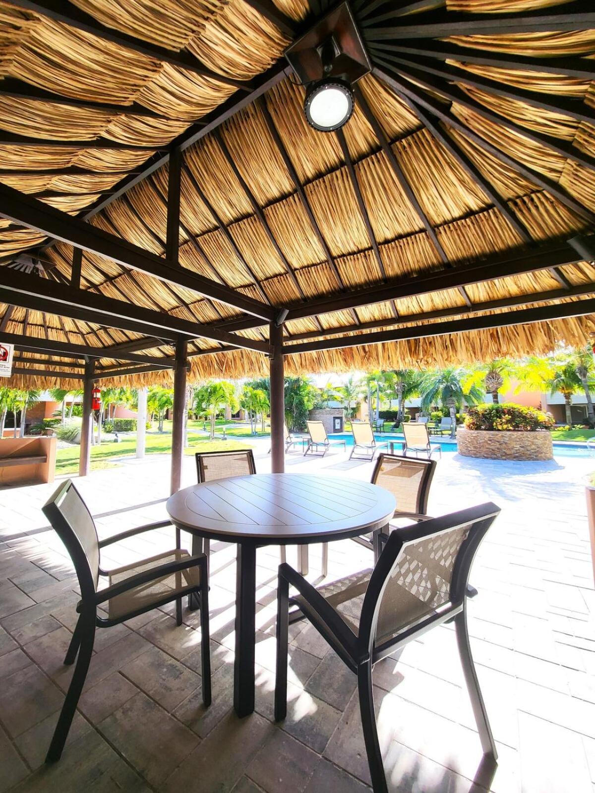 Eagle Beach Luxury House, Walking Distance To The Beach 팜비치 외부 사진