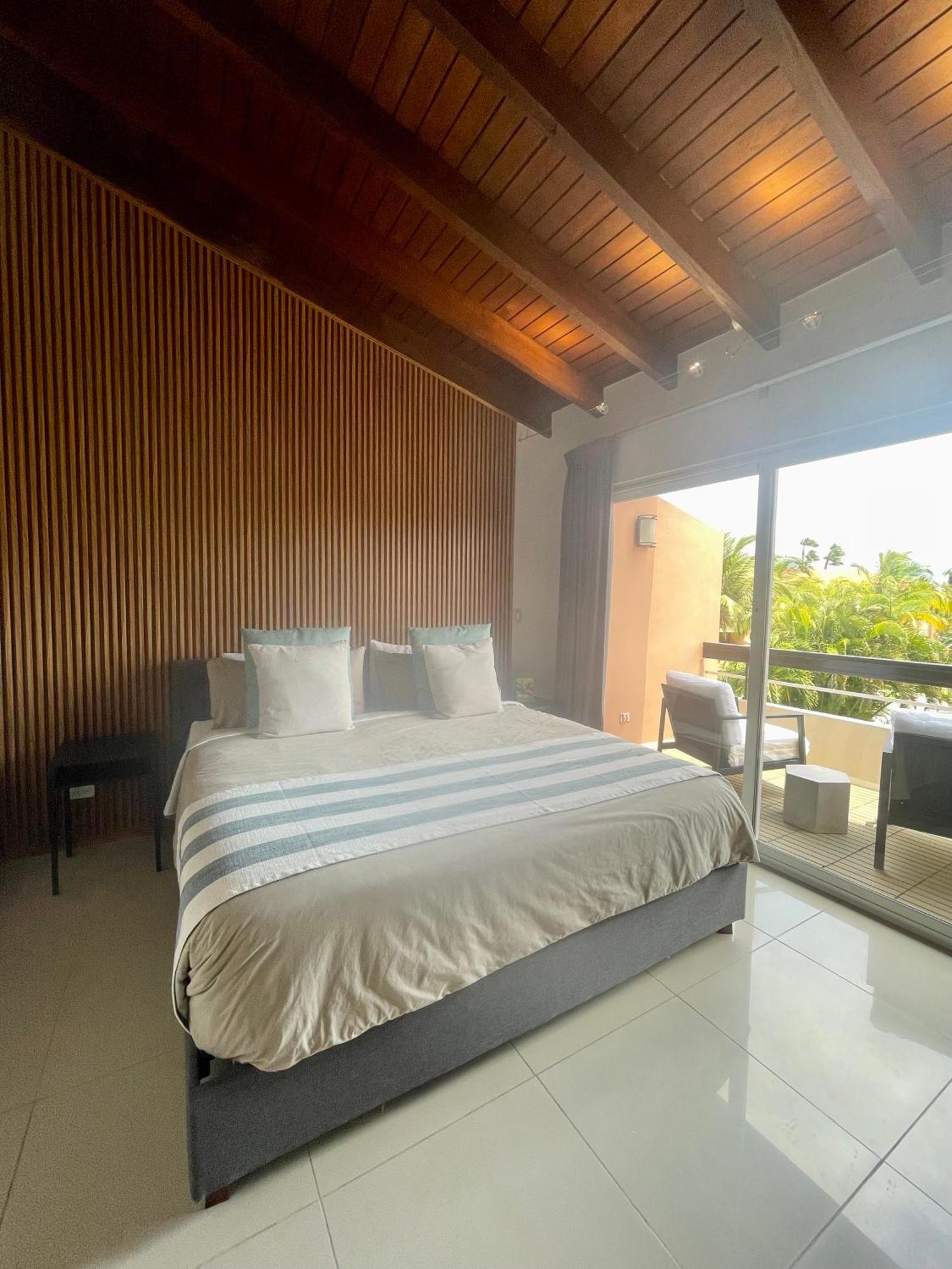 Eagle Beach Luxury House, Walking Distance To The Beach 팜비치 외부 사진